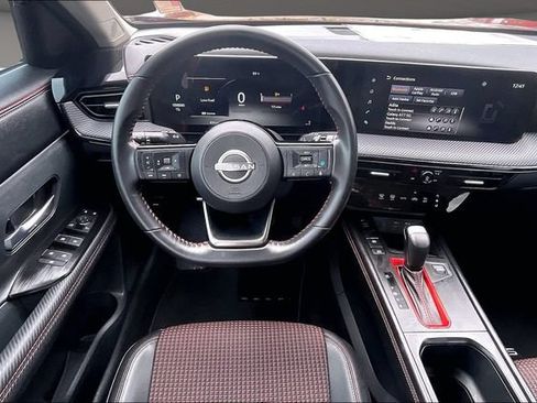 Used 2025 Nissan Kicks SR FWD image 5
