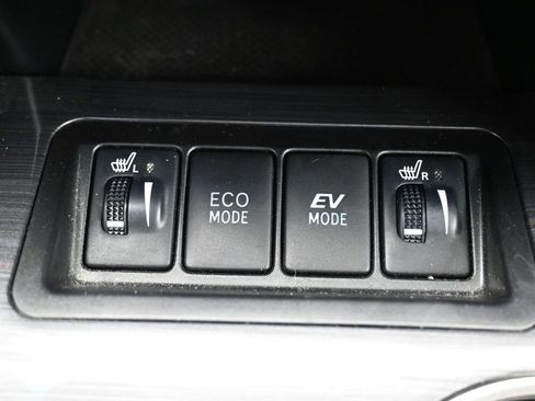 Used 2014 Toyota Camry XLE w/ Leather Package FWD image 25