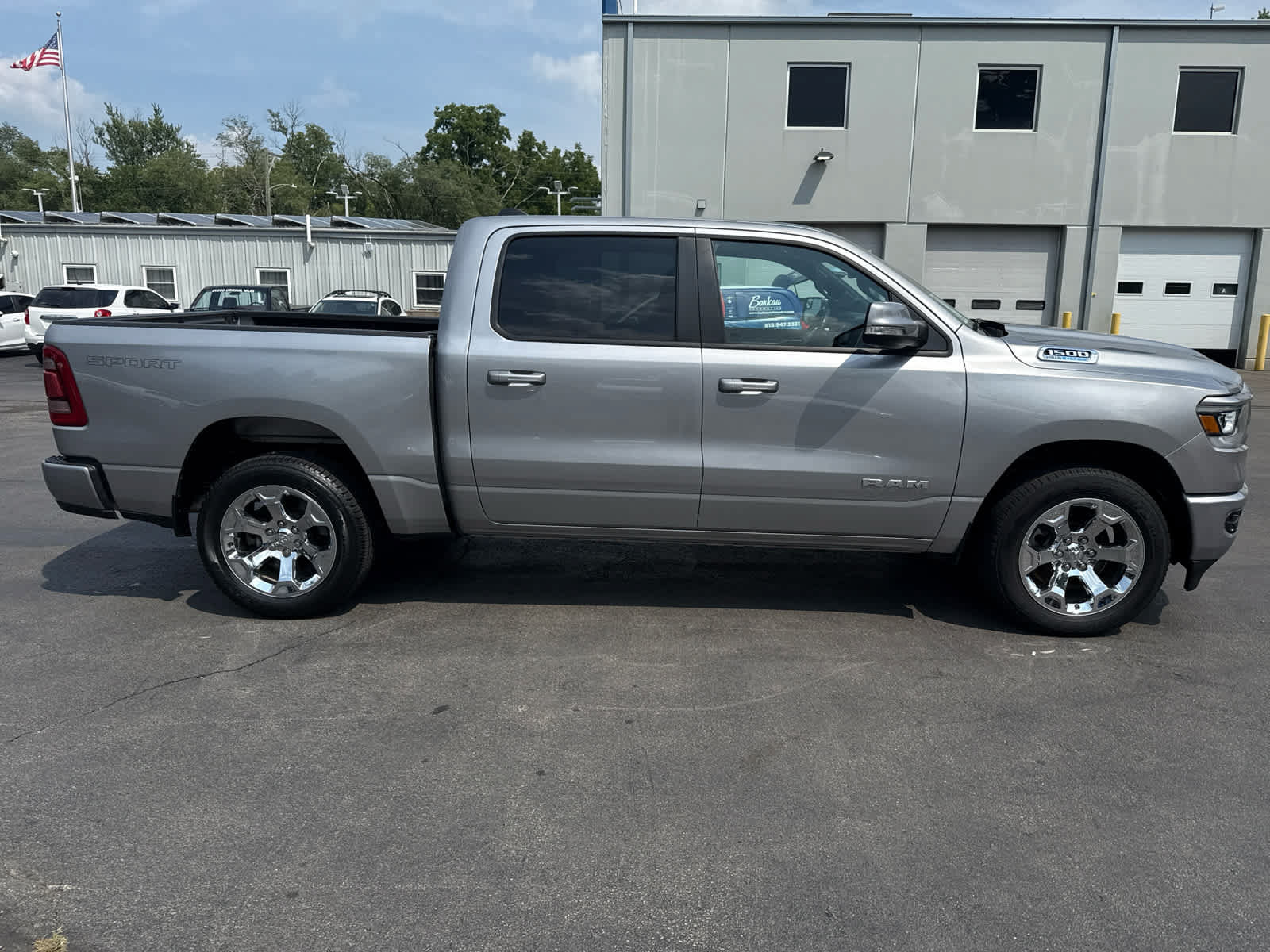 Used 2022 RAM 1500 Big Horn AWD/4WD image 2