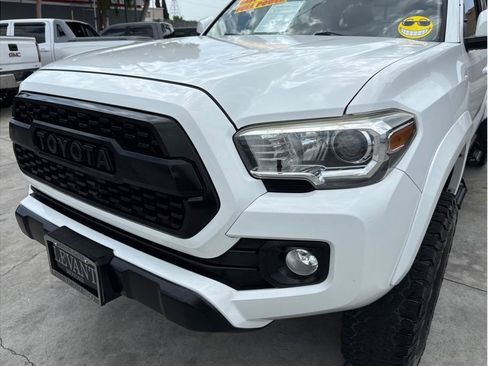 Used 2017 Toyota Tacoma SR5 w/ Tow Package RWD image 12
