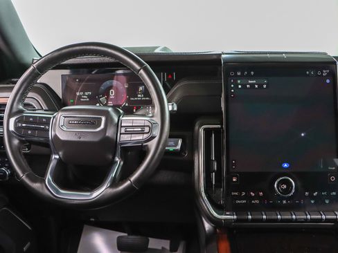 Used 2025 GMC Yukon Denali w/ Sun & Power Step Package image 18