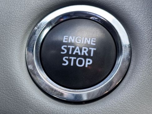 Used 2023 Toyota Highlander LE FWD image 32