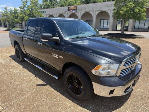 Used 2017 RAM 1500 Lone Star AWD/4WD image 2