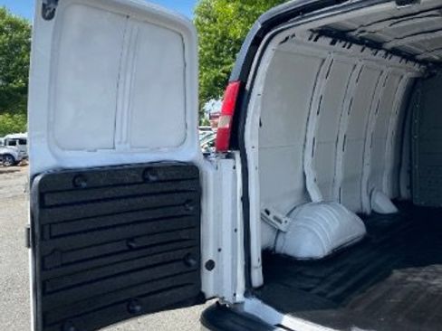 Used 2014 Chevrolet Express 2500 RWD image 6