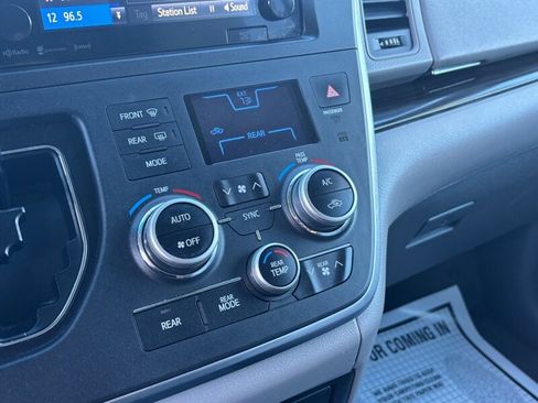 Used 2017 Toyota Sienna XLE 7-Passenger image 21