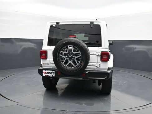 Used 2025 Jeep Wrangler Unlimited Sahara AWD/4WD image 8