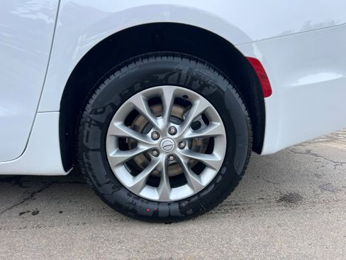 New 2026 Chrysler Pacifica Select image 9