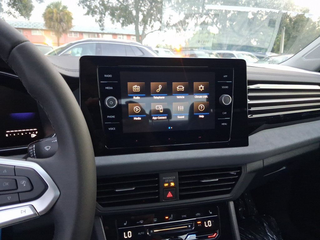New 2026 Volkswagen Jetta SE FWD image 9