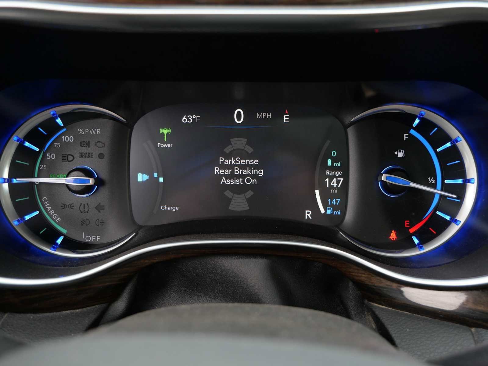 Used 2021 Chrysler Pacifica Limited w/ Uconnect Theater Family Group FWD image 39