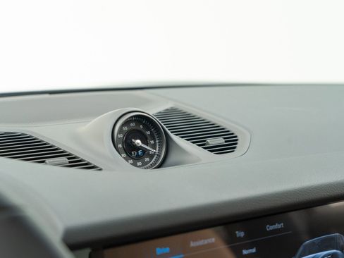 New 2026 Porsche Cayenne image 24