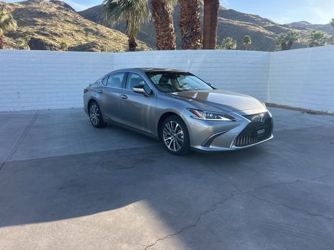 Used 2021 Lexus ES 300h w/ Premium Package image 3