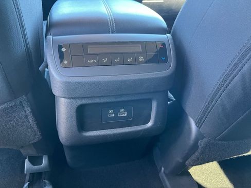 Used 2025 Nissan Pathfinder SV AWD/4WD image 24