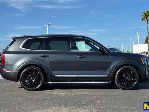 Used 2022 Kia Telluride SX w/ SX Prestige Package image 3