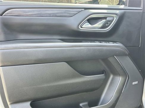 Used 2023 GMC Yukon XL SLT image 29