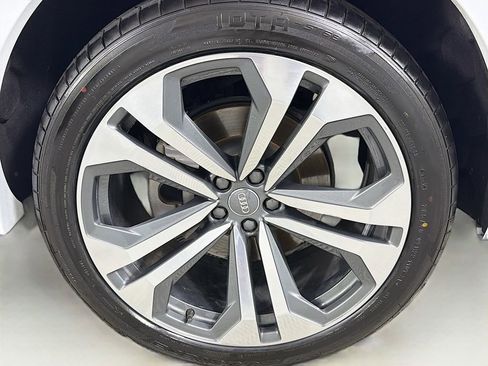 Used 2020 Audi Q8 Premium Plus w/ Premium Plus Package image 35