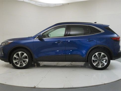 Used 2023 Ford Escape Platinum w/ Premium Technology Package image 4