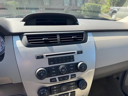 Used 2010 Ford Focus S image 9