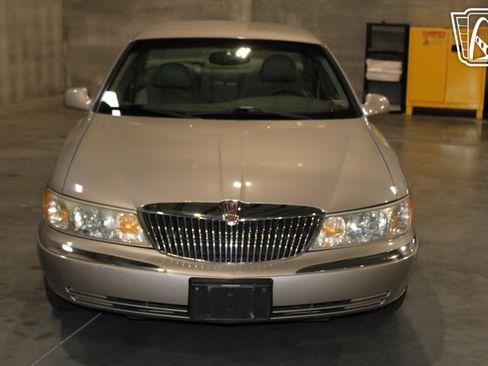 Used 1999 Lincoln Continental image 17
