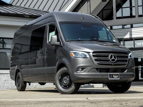 Used 2025 Mercedes-Benz Sprinter 2500 image 1