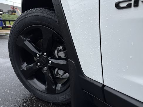 Certified 2023 Jeep Grand Cherokee Altitude AWD/4WD image 30