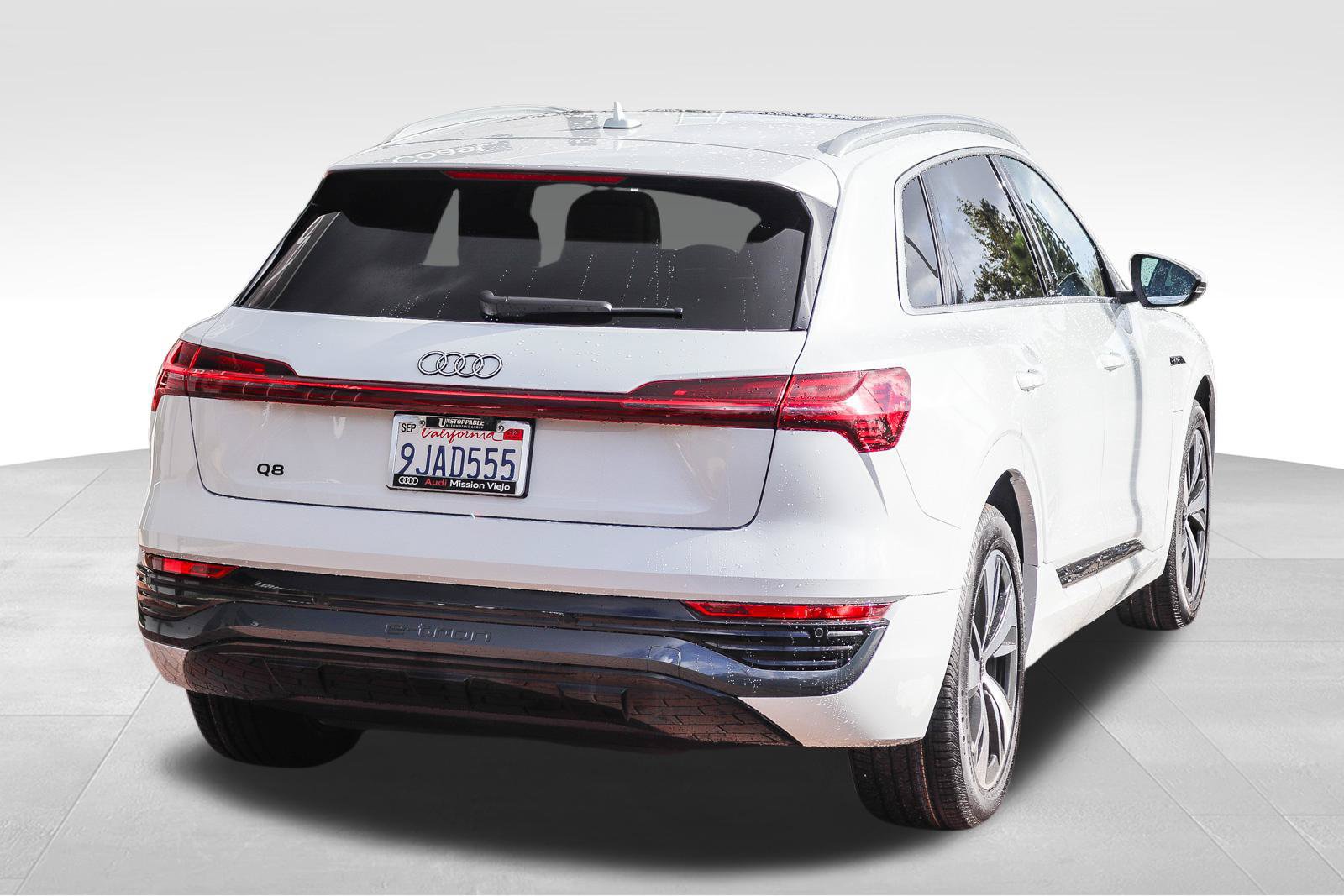 Used 2024 Audi Q8 e-tron Premium Plus AWD/4WD image 8