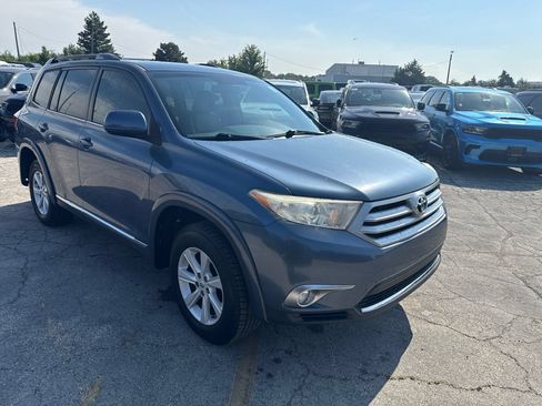 Used 2013 Toyota Highlander Plus FWD image 4