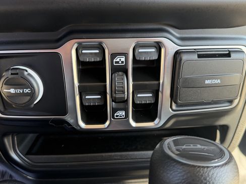 Used 2023 Jeep Gladiator Sport AWD/4WD image 24