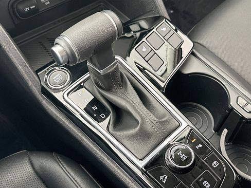 Used 2024 Kia Sportage EX image 17