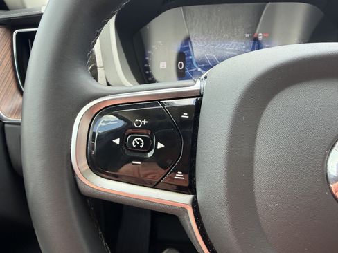 Used 2023 Volvo XC60 B5 Ultimate w/ Climate Package FWD image 29
