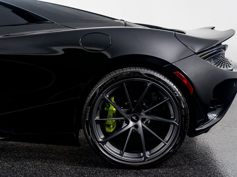 Used 2024 McLaren 750S Spider image 18