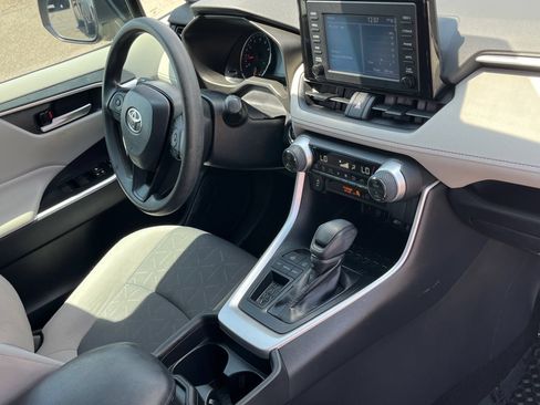 Used 2019 Toyota RAV4 XLE w/ Carpet Mat Package FWD image 9