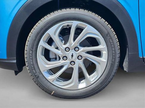 New 2027 Chevrolet Bolt LT w/ Comfort Package FWD image 12