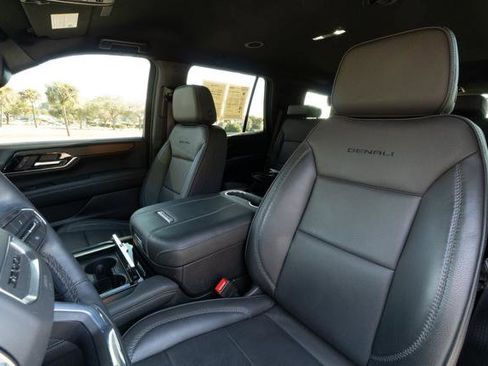 Used 2025 GMC Yukon Denali w/ LPO, Floor Liner Package image 25