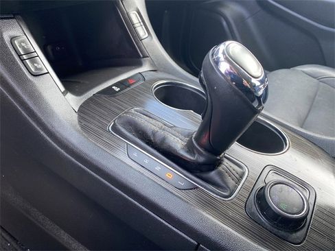 Used 2018 GMC Acadia SLT image 19