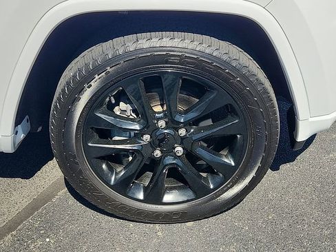 Used 2019 Jeep Grand Cherokee Altitude AWD/4WD image 8