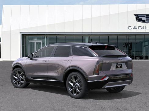 New 2026 Cadillac Optiq Luxury 2 image 27