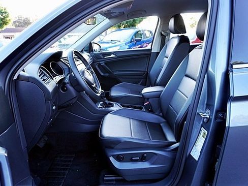 Used 2021 Volkswagen Tiguan SE image 14