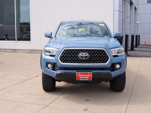 Used 2019 Toyota Tacoma TRD Off-Road AWD/4WD image 4