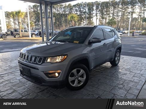 Used 2019 Jeep Compass Latitude image 1