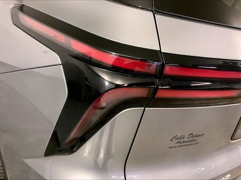 Used 2024 Chevrolet Traverse LT image 28