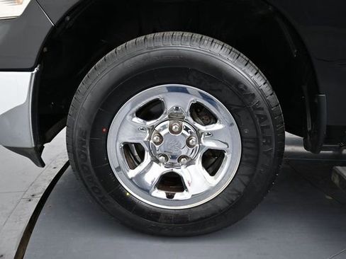 Used 2017 RAM 1500 Classic SLT AWD/4WD image 9