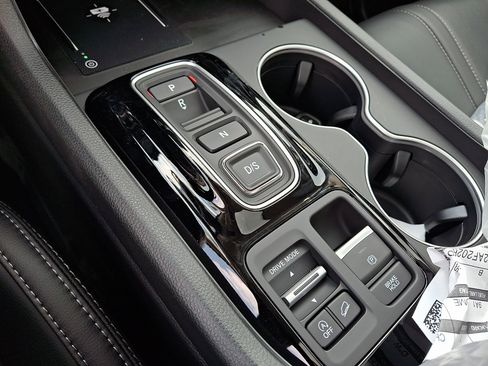 New 2026 Honda Pilot Touring image 7