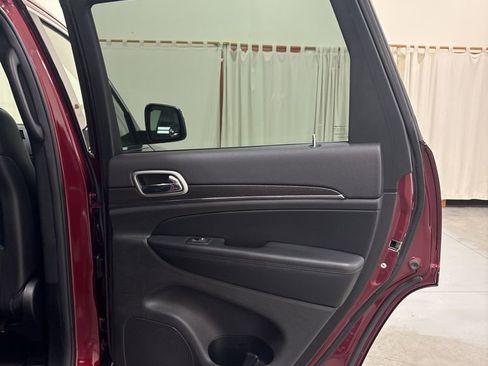 Used 2018 Jeep Grand Cherokee Limited image 31