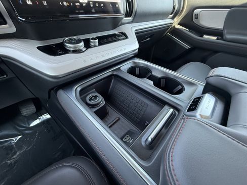 Used 2025 Ford Expedition Active image 21