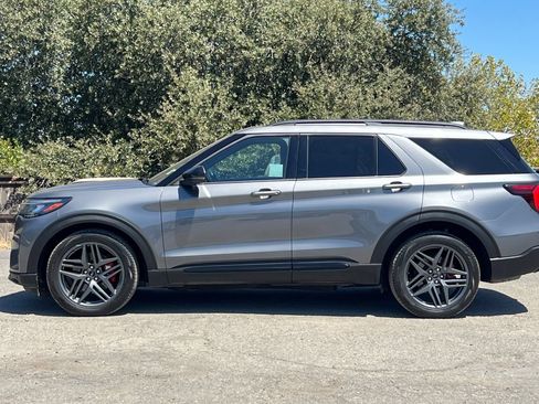 Certified 2025 Ford Explorer ST AWD/4WD image 7