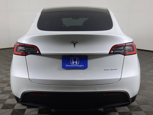 Used 2021 Tesla Model Y Long Range image 12