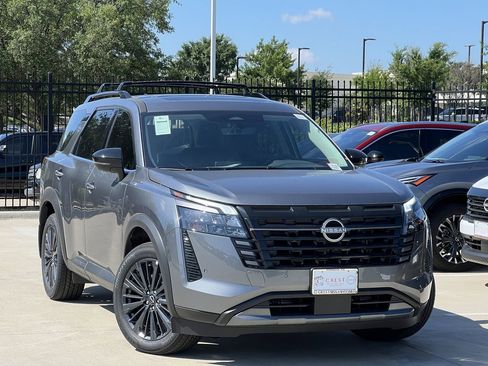 New 2026 Nissan Pathfinder SL w/ SL Premium Package AWD/4WD image 2
