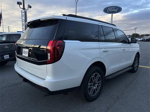 New 2025 Ford Expedition Active image 5
