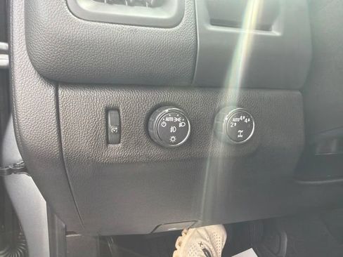 Used 2022 Chevrolet Colorado LT w/ LT Convenience Package AWD/4WD image 27