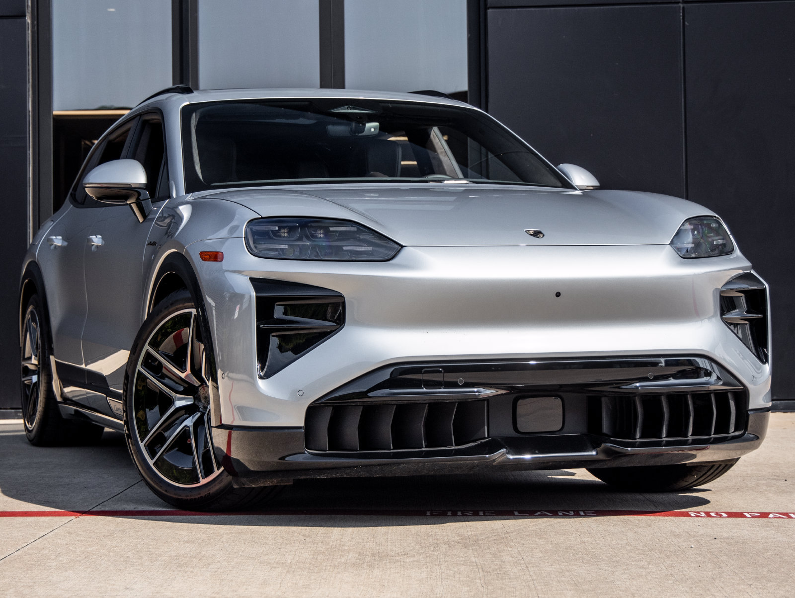 Certified 2026 Porsche Cayenne Turbo AWD/4WD image 6